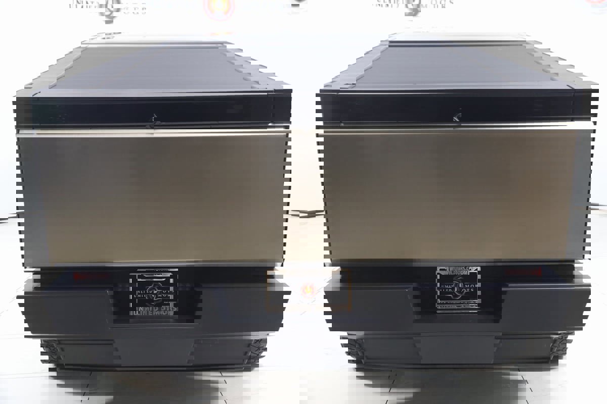 Used 2024 Tesla Cybertruck AWD Crew Cab image 51