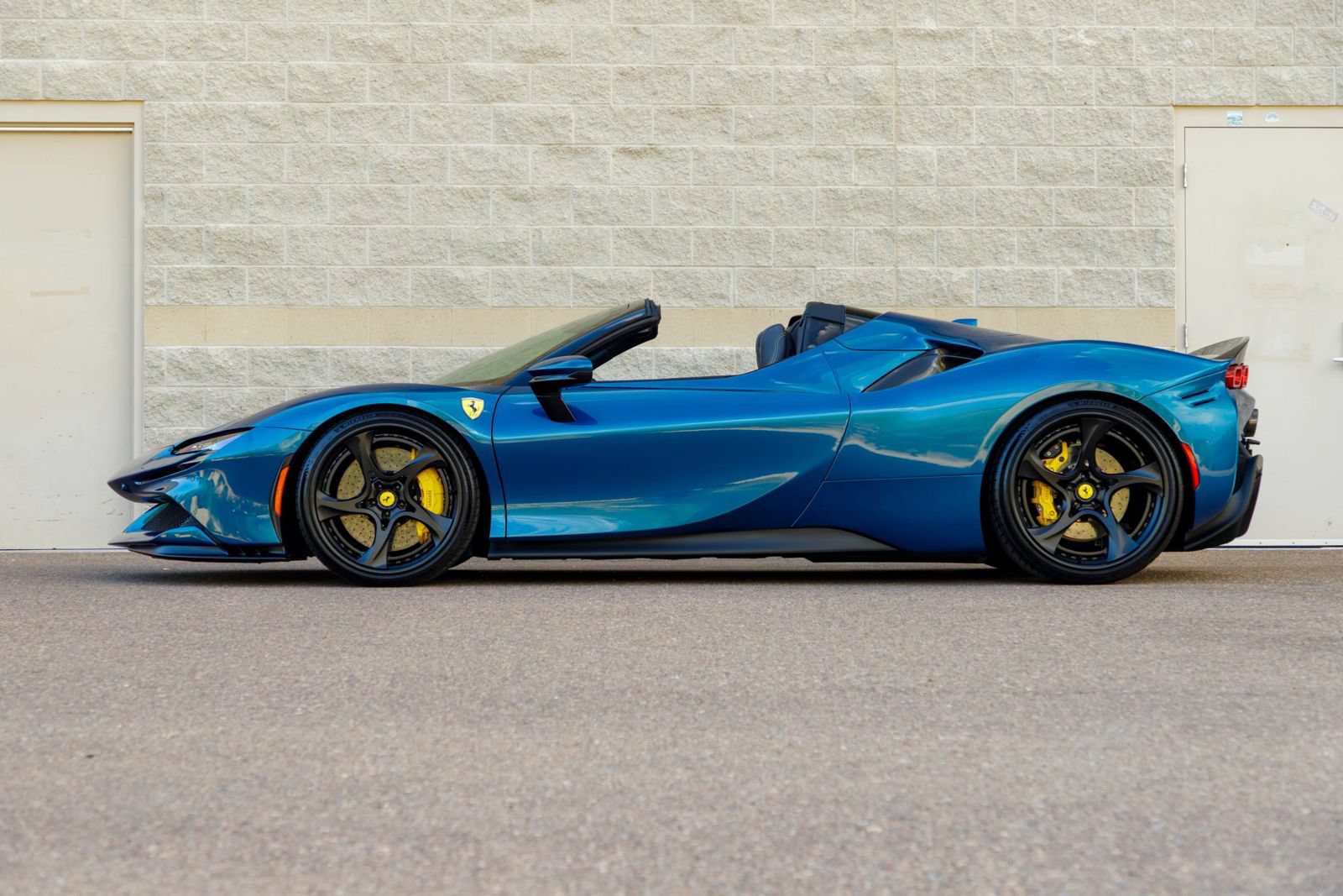 Used 2023 Ferrari SF90 Spider AWD/4WD image 7