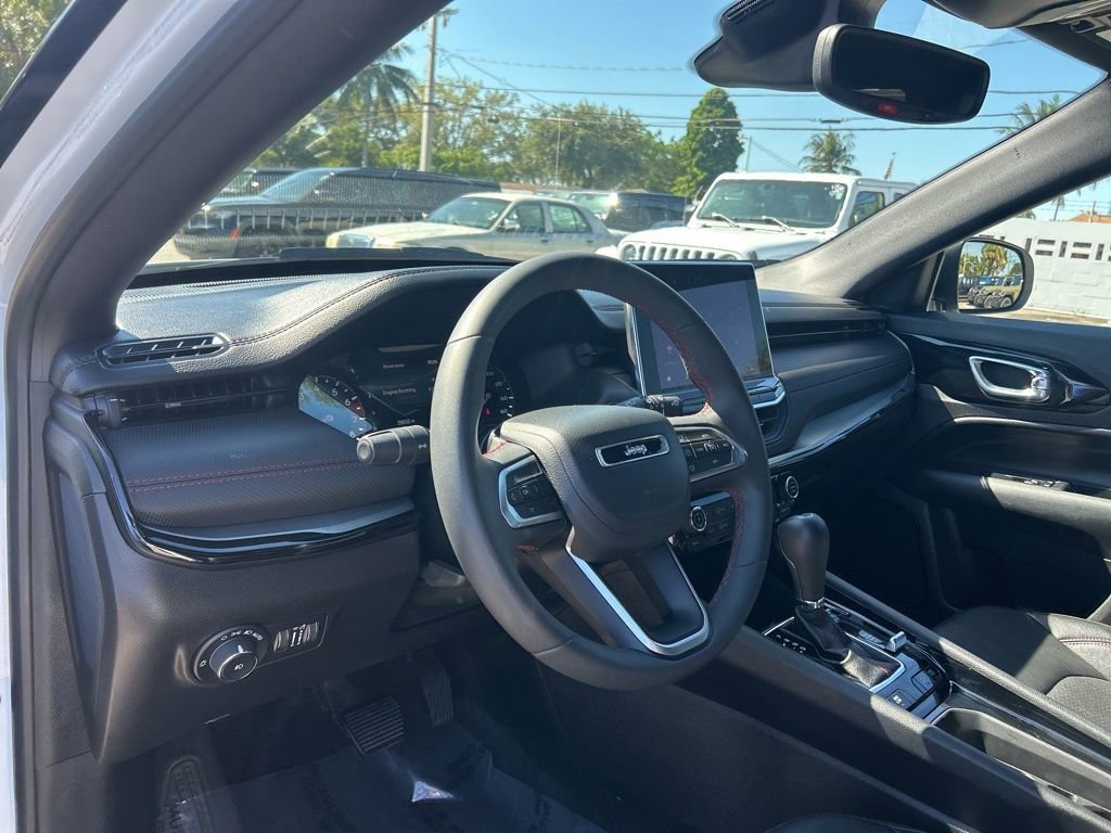 Used 2024 Jeep Compass Trailhawk image 6