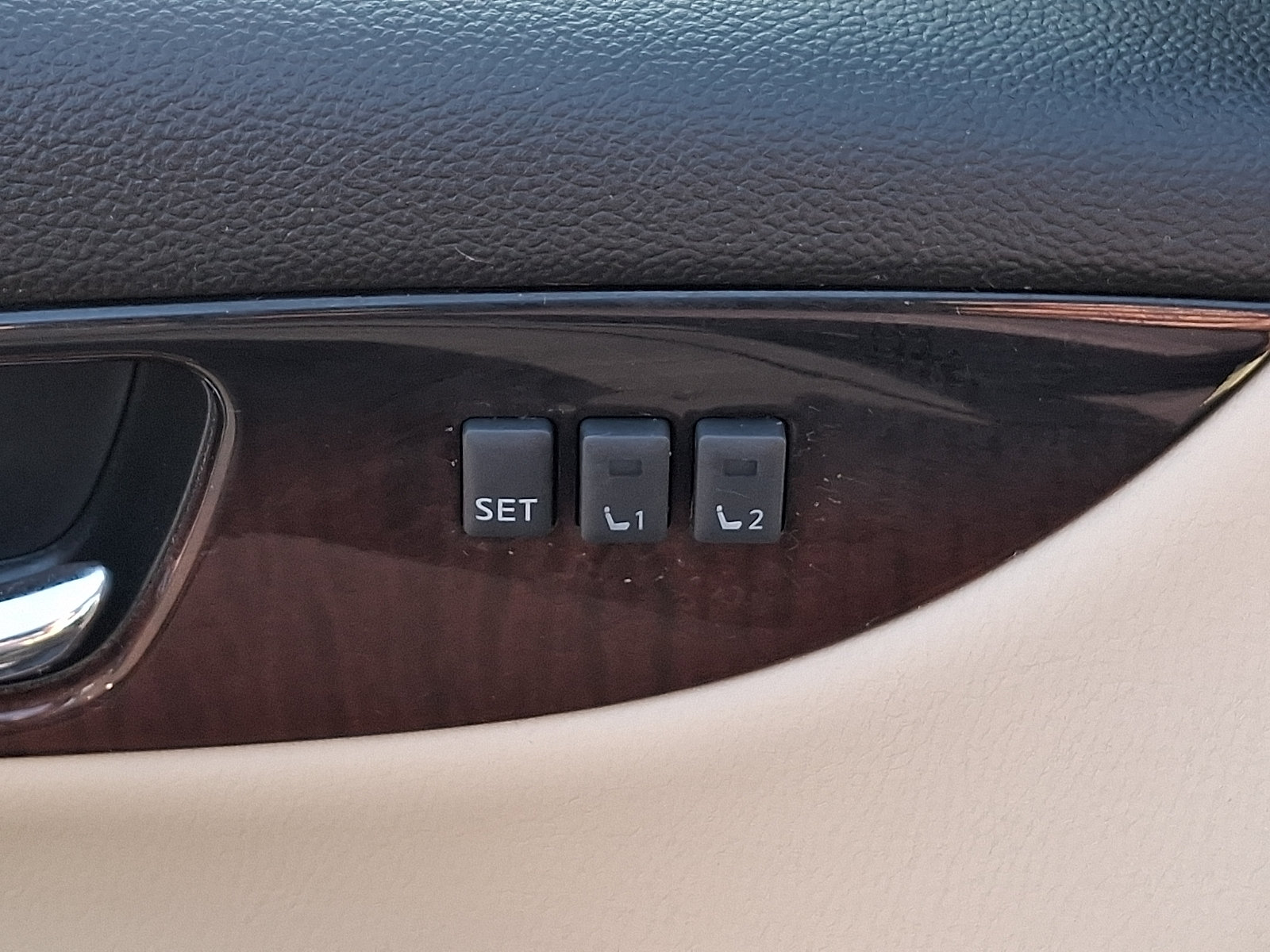 Used 2016 INFINITI QX50 AWD w/ Premium Package image 25