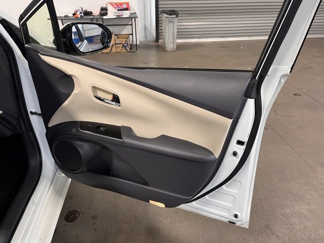 Used 2016 Toyota Prius Four image 12