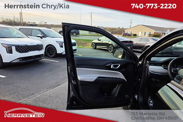 Used 2023 Jeep Compass Limited w/ Sun and Sound Group AWD/4WD image 14