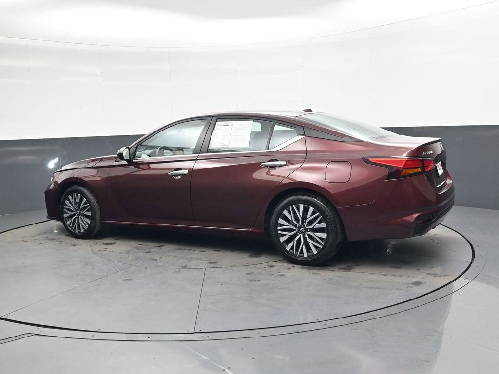 Used 2024 Nissan Altima 2.5 SV image 7