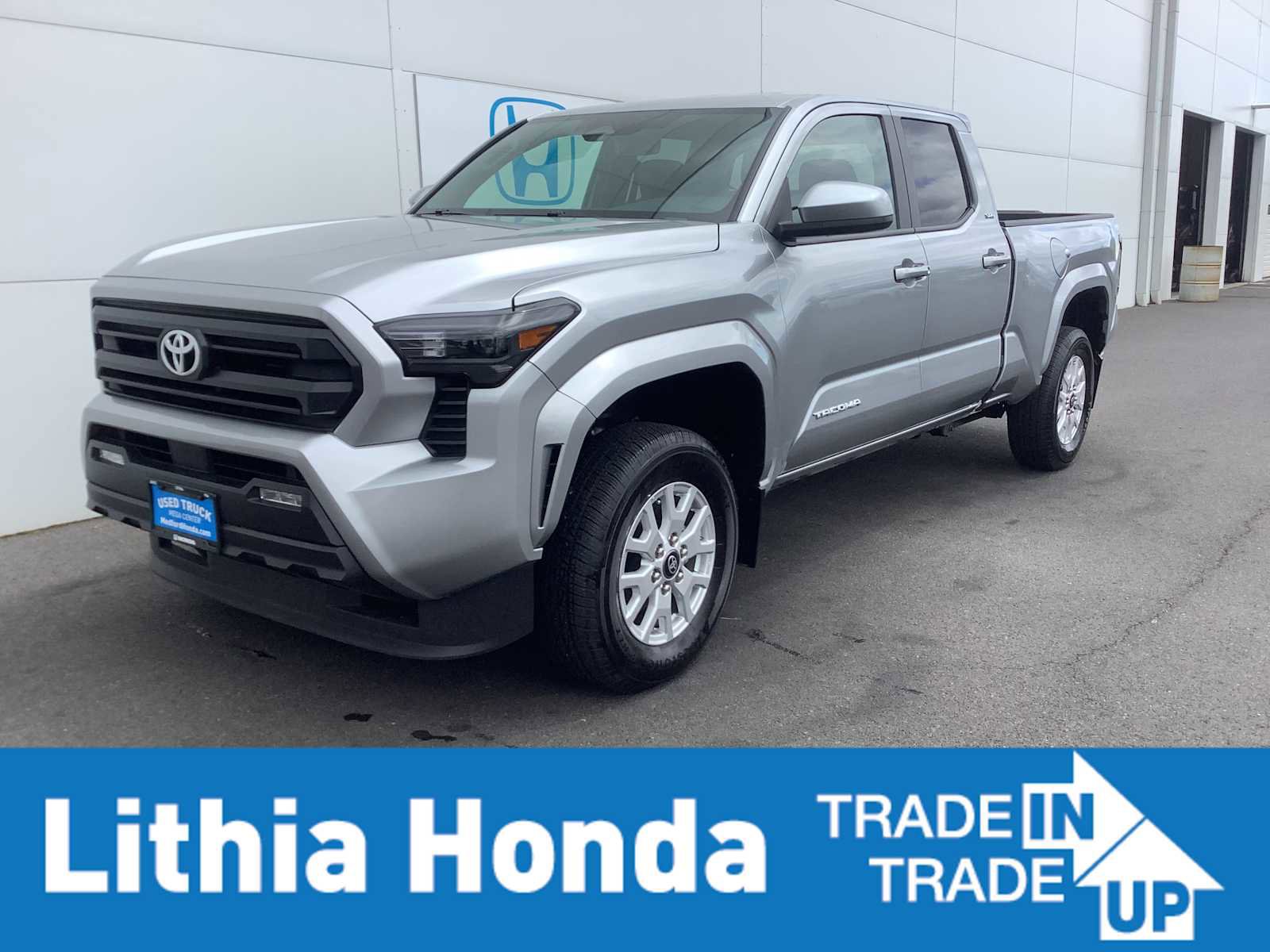 Used 2024 Toyota Tacoma SR5 AWD/4WD image 1