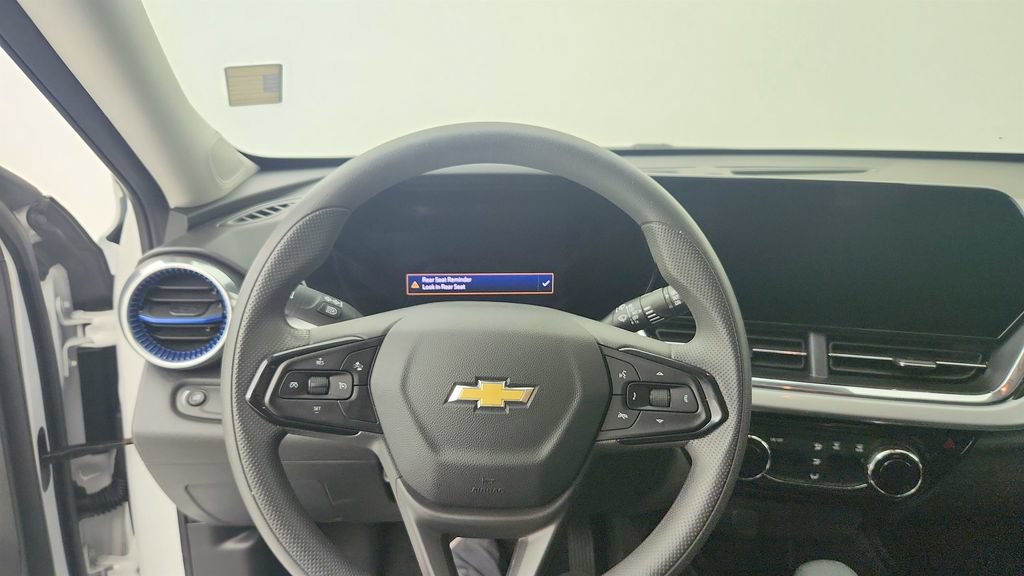 Certified 2025 Chevrolet Trax LT FWD image 16