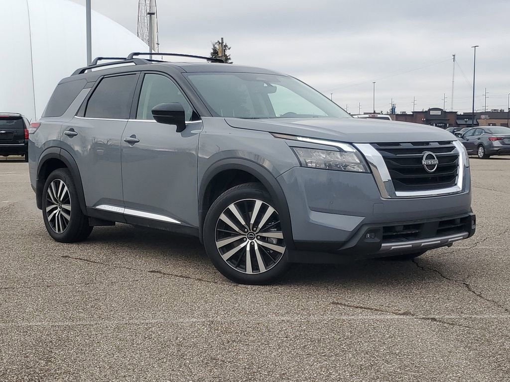 New 2025 Nissan Pathfinder Platinum w/ Cargo Package