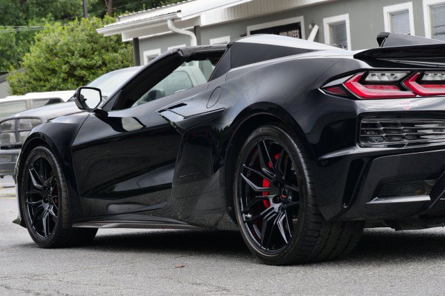 Used 2024 Chevrolet Corvette Z06 w/ Stealth Interior Trim Package RWD image 18