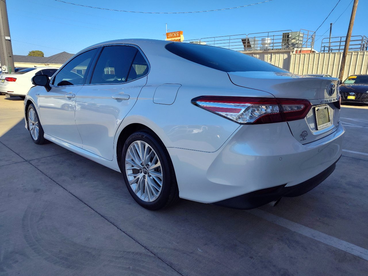 Used 2018 Toyota Camry XLE image 6