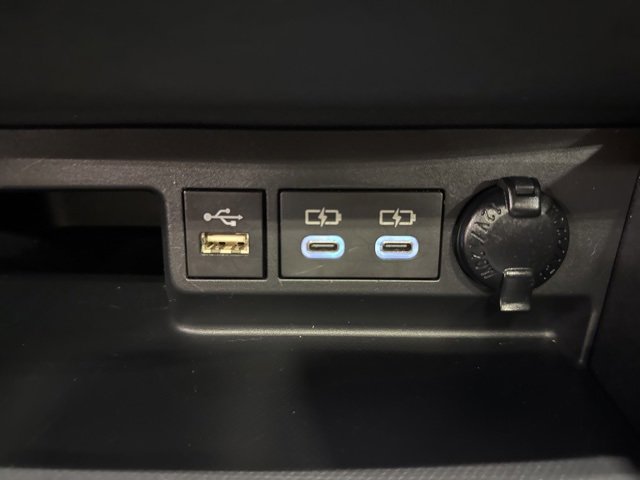 Certified 2024 Toyota Highlander XLE image 28