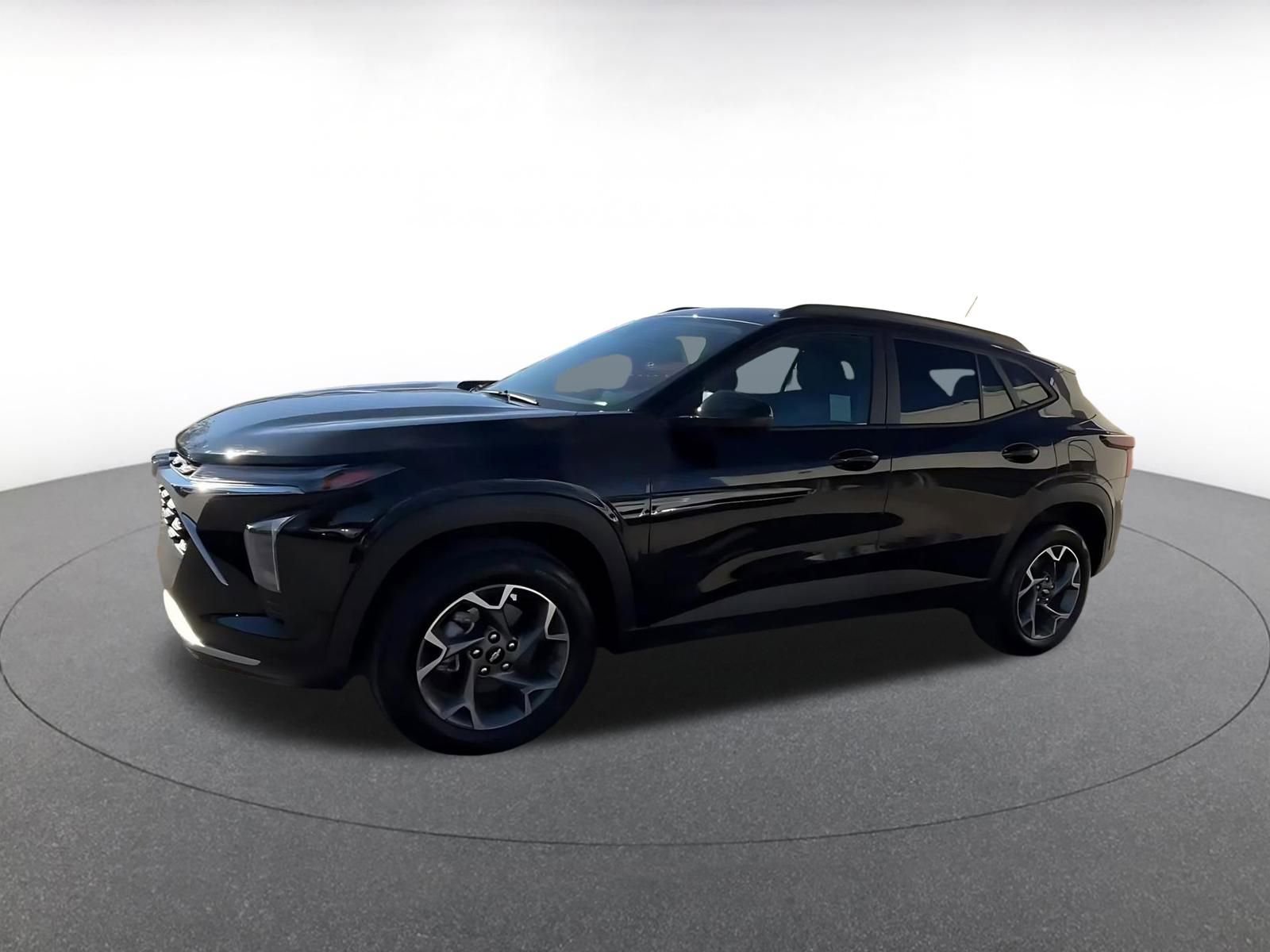 Used 2025 Chevrolet Trax LT image 8