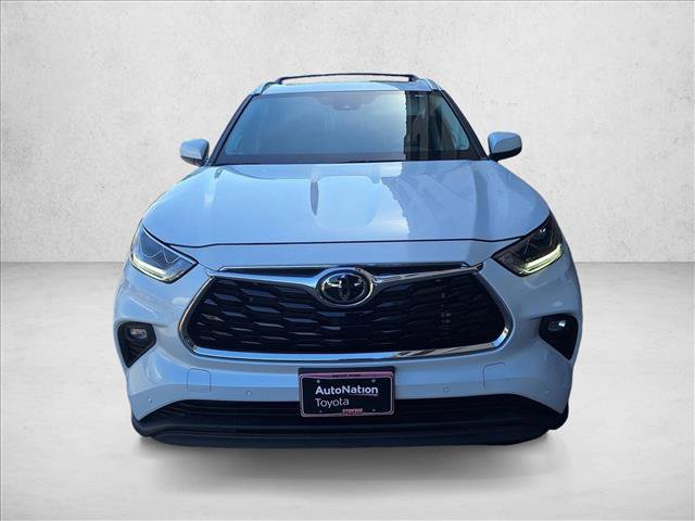 Used 2023 Toyota Highlander Limited image 2