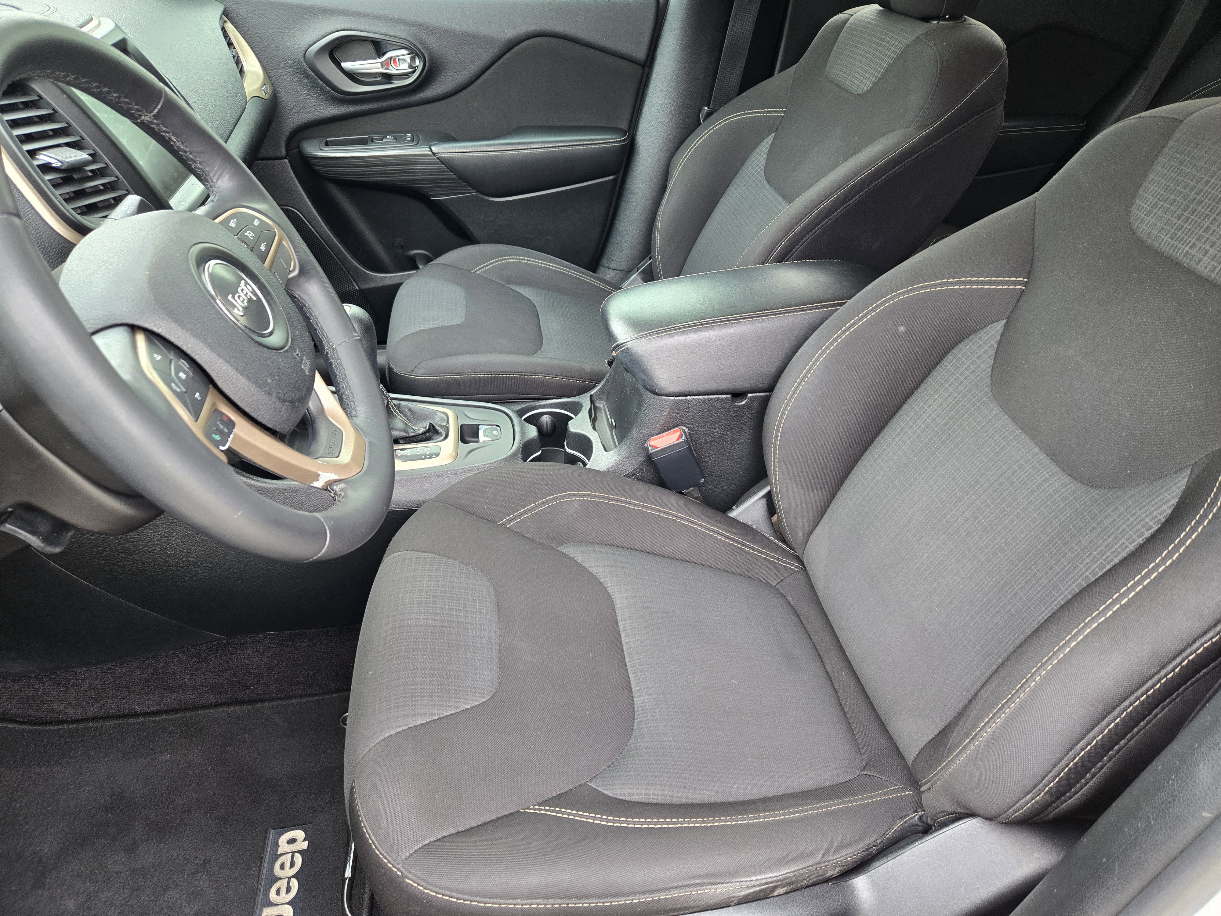 Used 2016 Jeep Cherokee Latitude FWD image 6