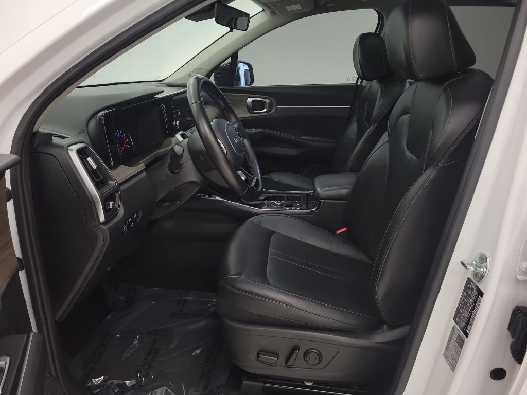 Used 2022 Kia Sorento EX w/ Panoramic Sunroof Package FWD image 9