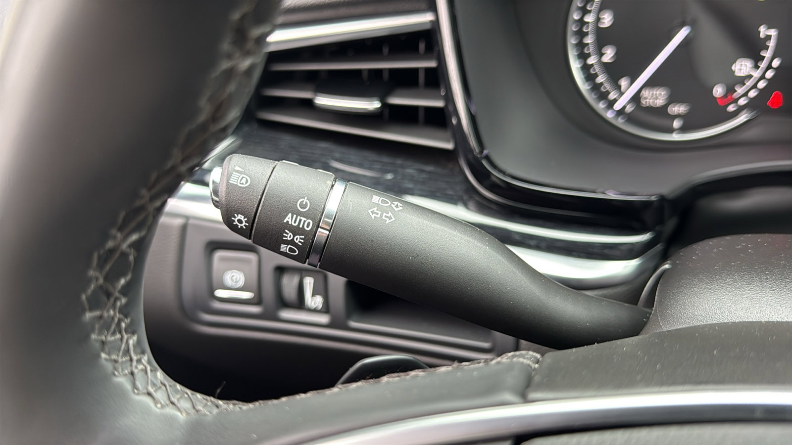 Used 2025 Cadillac XT5 Premium Luxury image 15