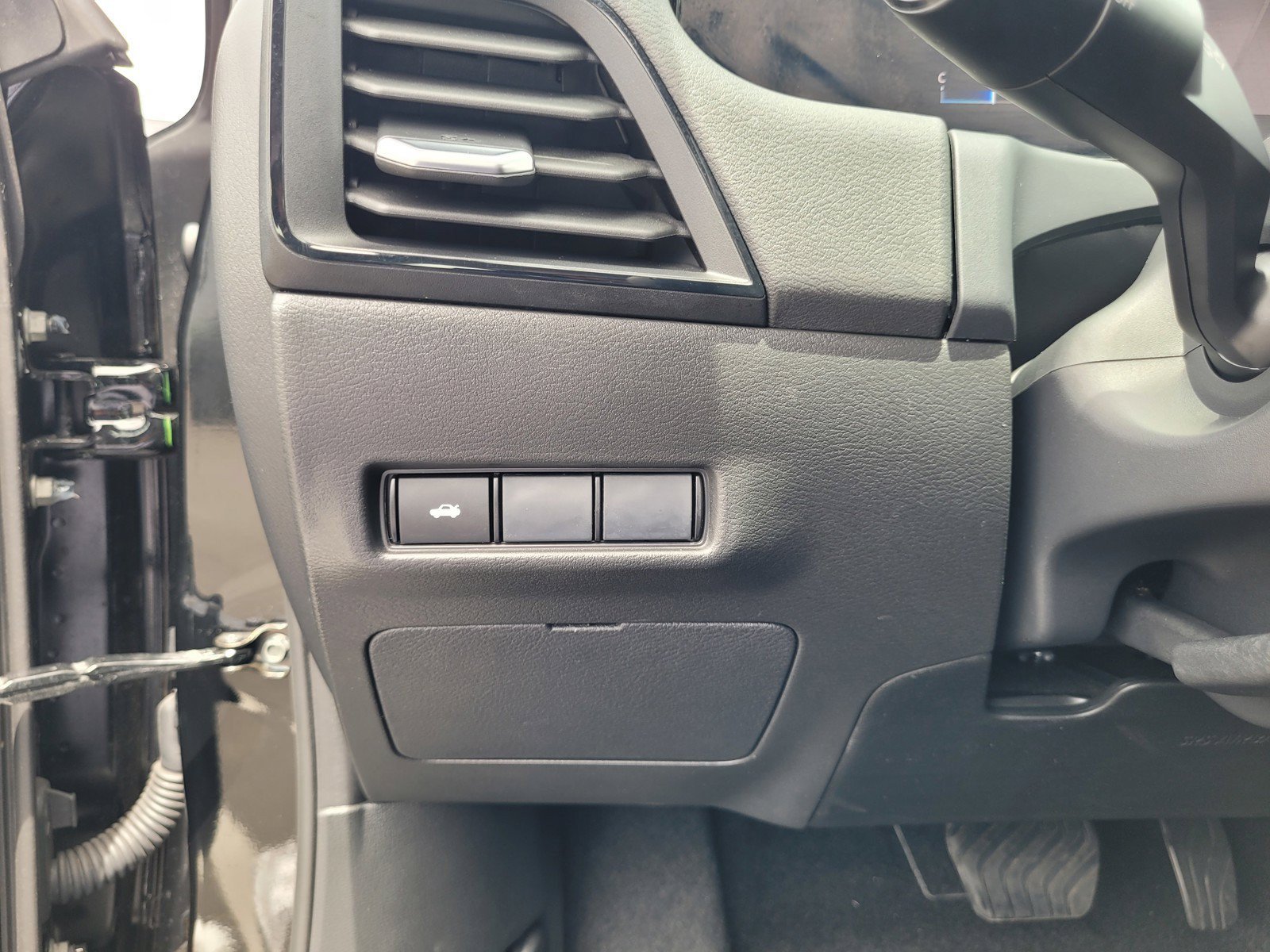 Used 2026 Nissan Sentra SR w/ Floor Mat Package FWD image 26