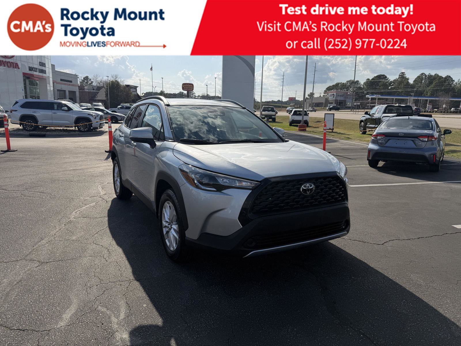 Used 2023 Toyota Corolla Cross LE image 1