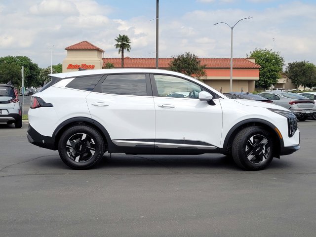 New 2026 Kia Sportage LX FWD image 4
