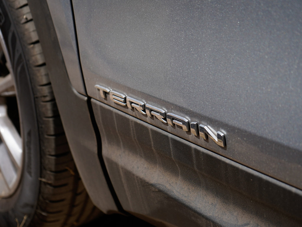Used 2024 GMC Terrain SLT AWD/4WD image 8