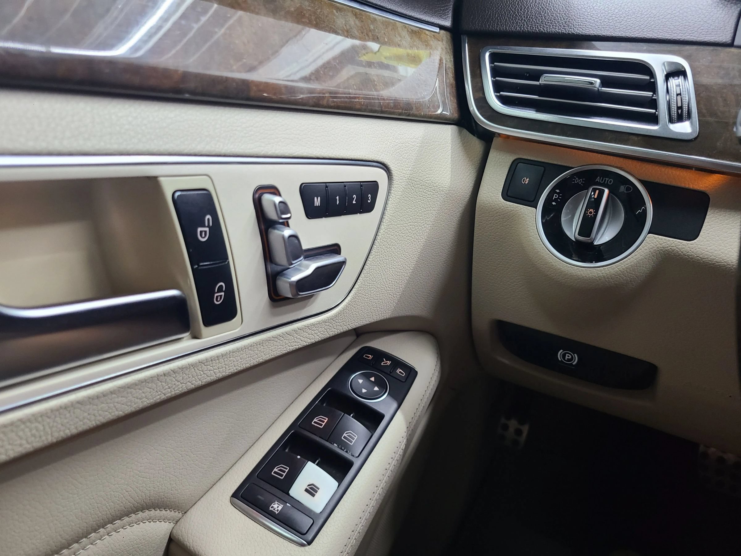 Used 2016 Mercedes-Benz E 350 4MATIC Wagon image 30