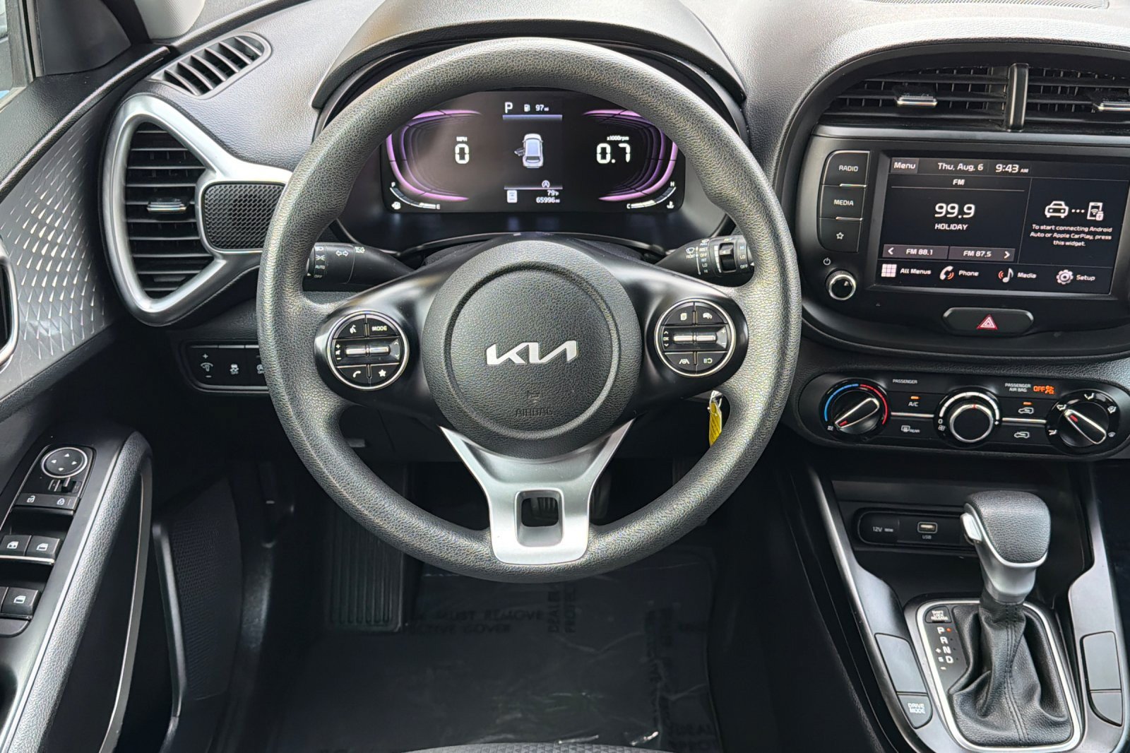 Used 2023 Kia Soul LX w/ LX Technology Package FWD image 11