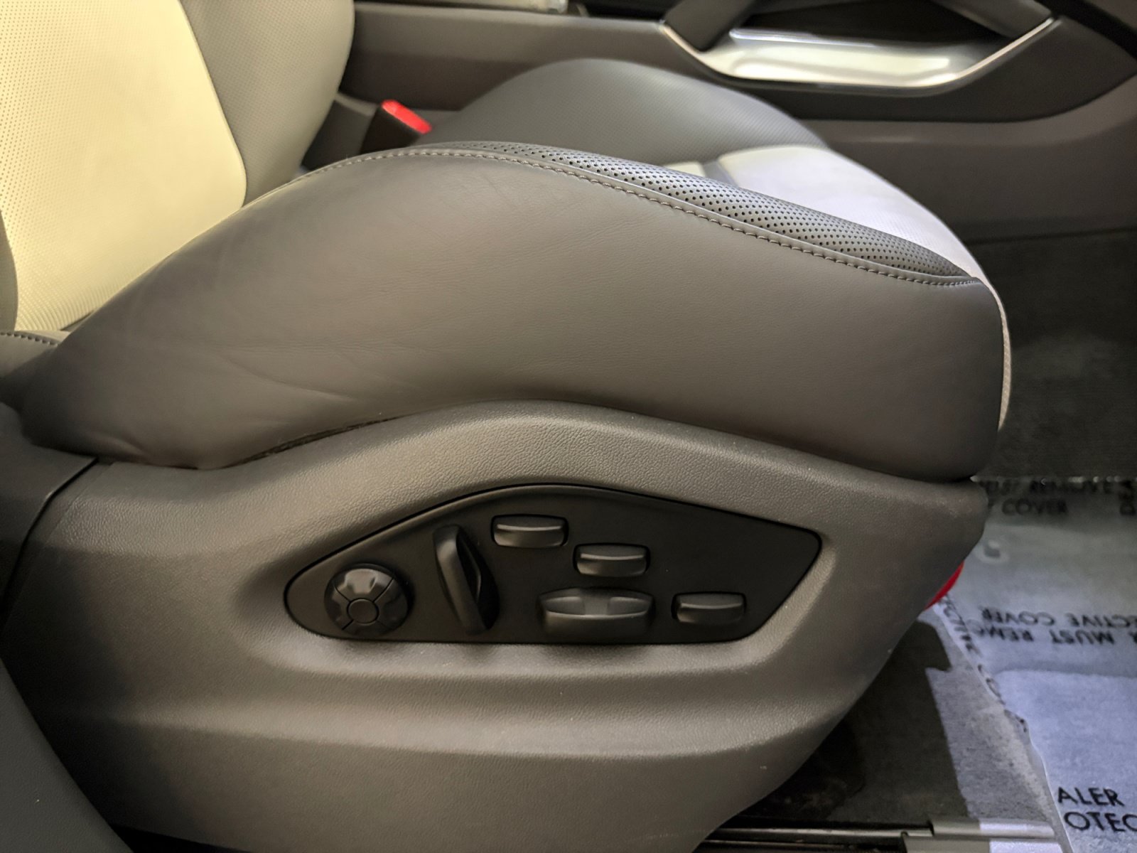 Certified 2023 Porsche Cayenne Turbo S AWD/4WD image 34