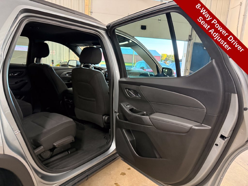 Used 2023 Chevrolet Traverse LT w/ LPO, Cargo Package AWD/4WD image 39