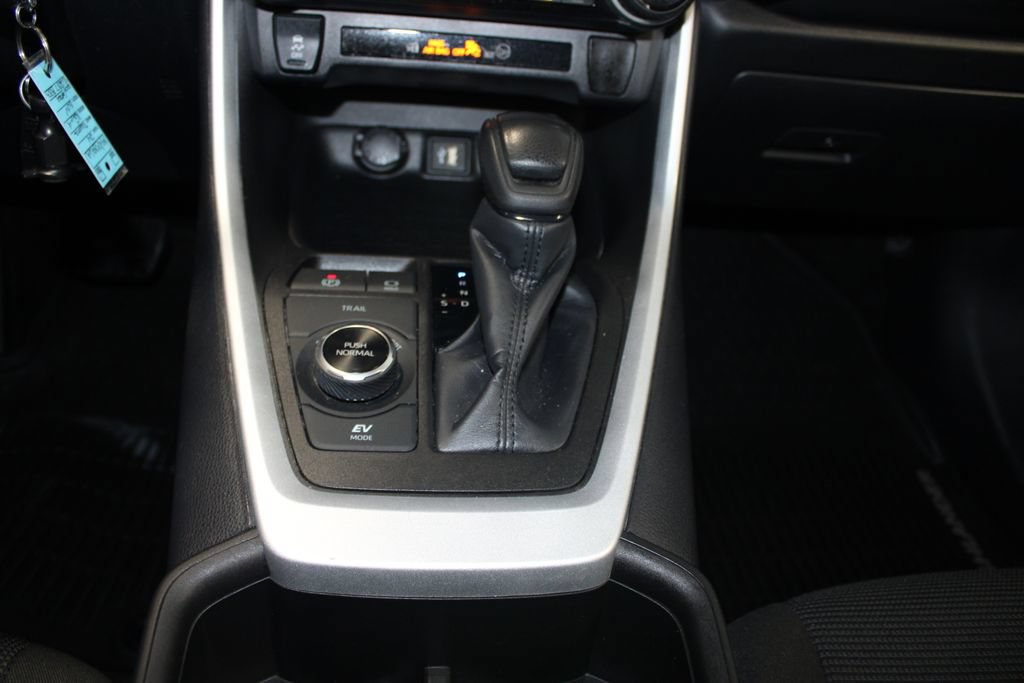 Used 2024 Toyota RAV4 LE AWD/4WD image 15