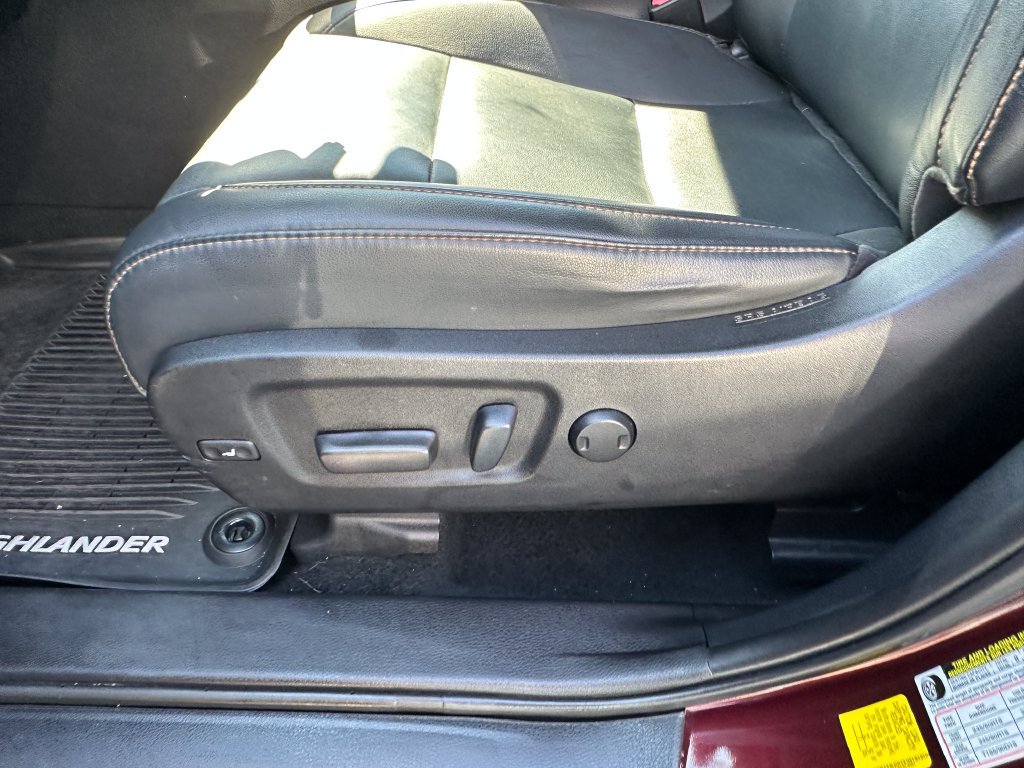 Used 2019 Toyota Highlander XLE FWD image 7