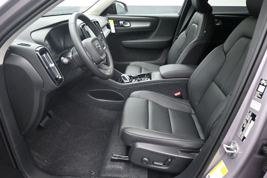 New 2026 Volvo XC40 B5 Plus w/ Climate Package AWD/4WD image 11
