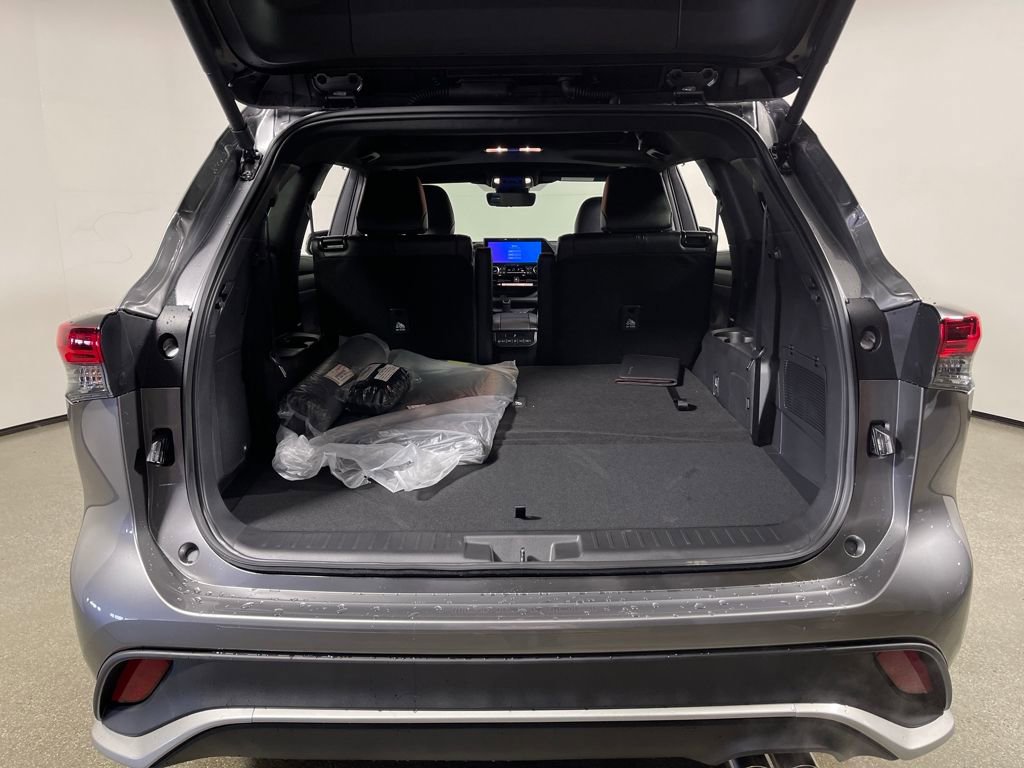 New 2026 Toyota Highlander XSE image 10