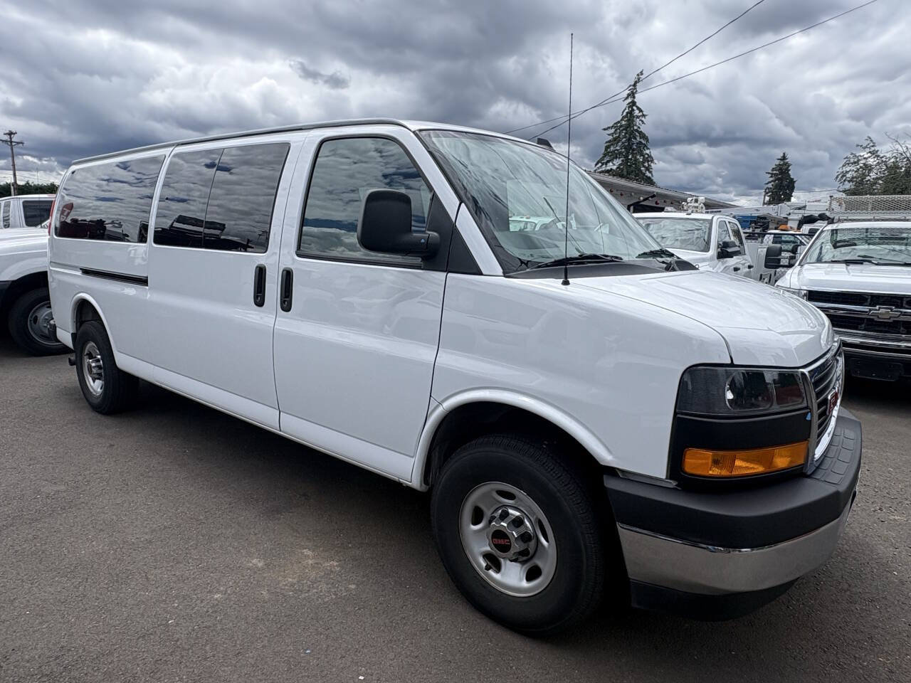 Used 2025 GMC Savana 3500 LT w/ LT Preferred Equipment Group RWD image 6