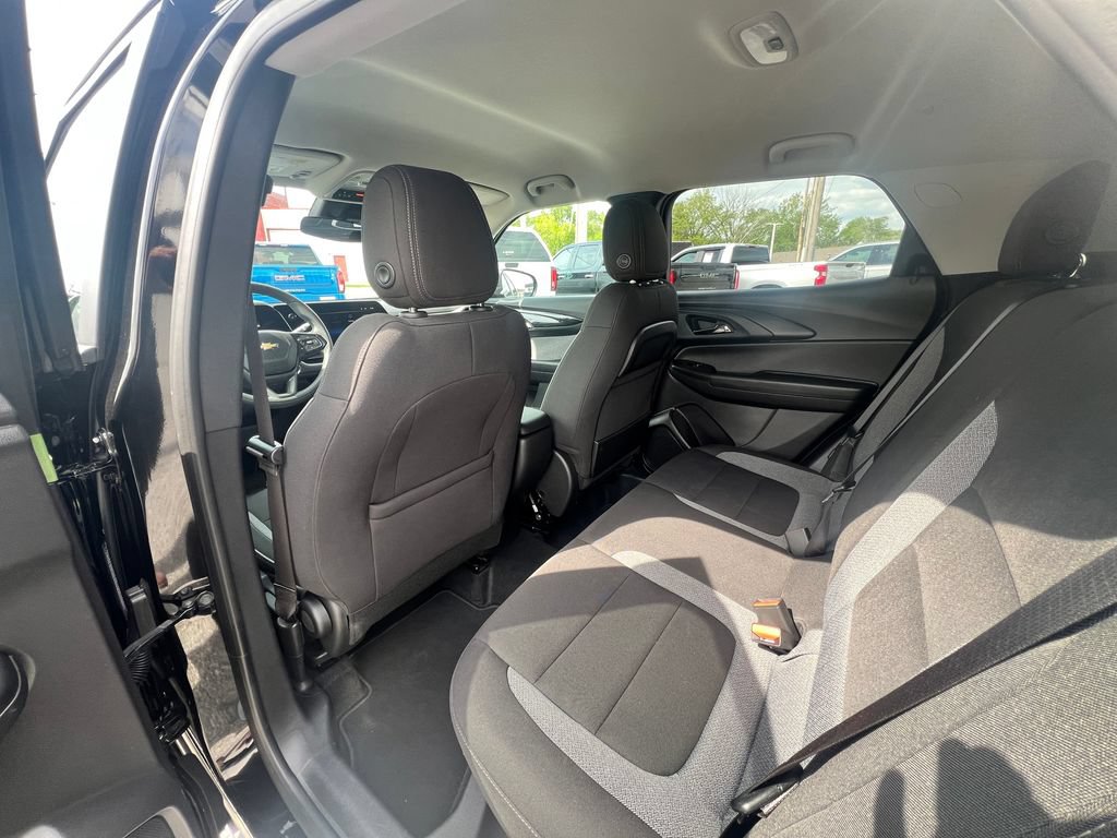 Used 2025 Chevrolet TrailBlazer LT AWD/4WD image 27