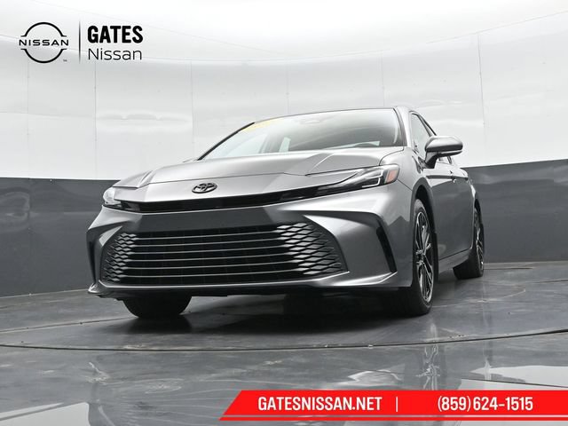 Used 2025 Toyota Camry XLE AWD/4WD image 42