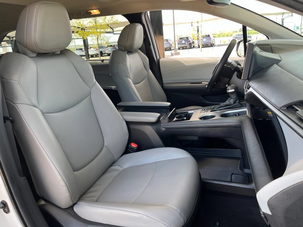 Used 2025 Toyota Sienna XLE FWD image 29
