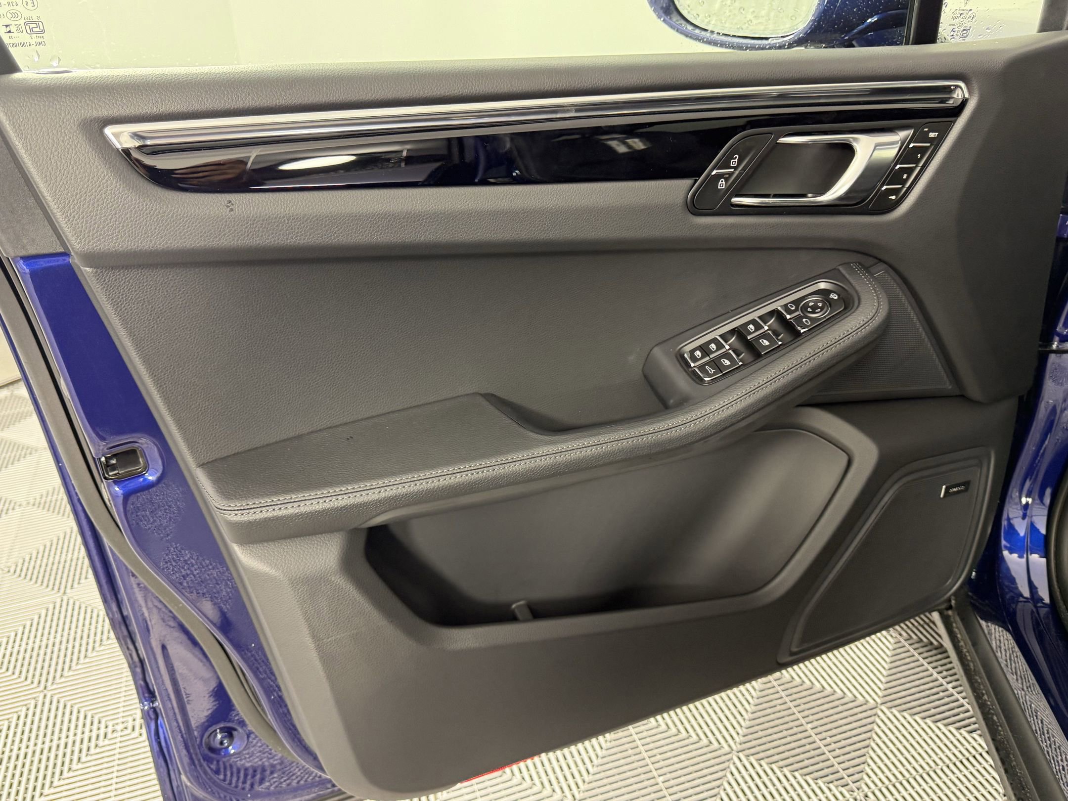 New 2025 Porsche Macan image 14