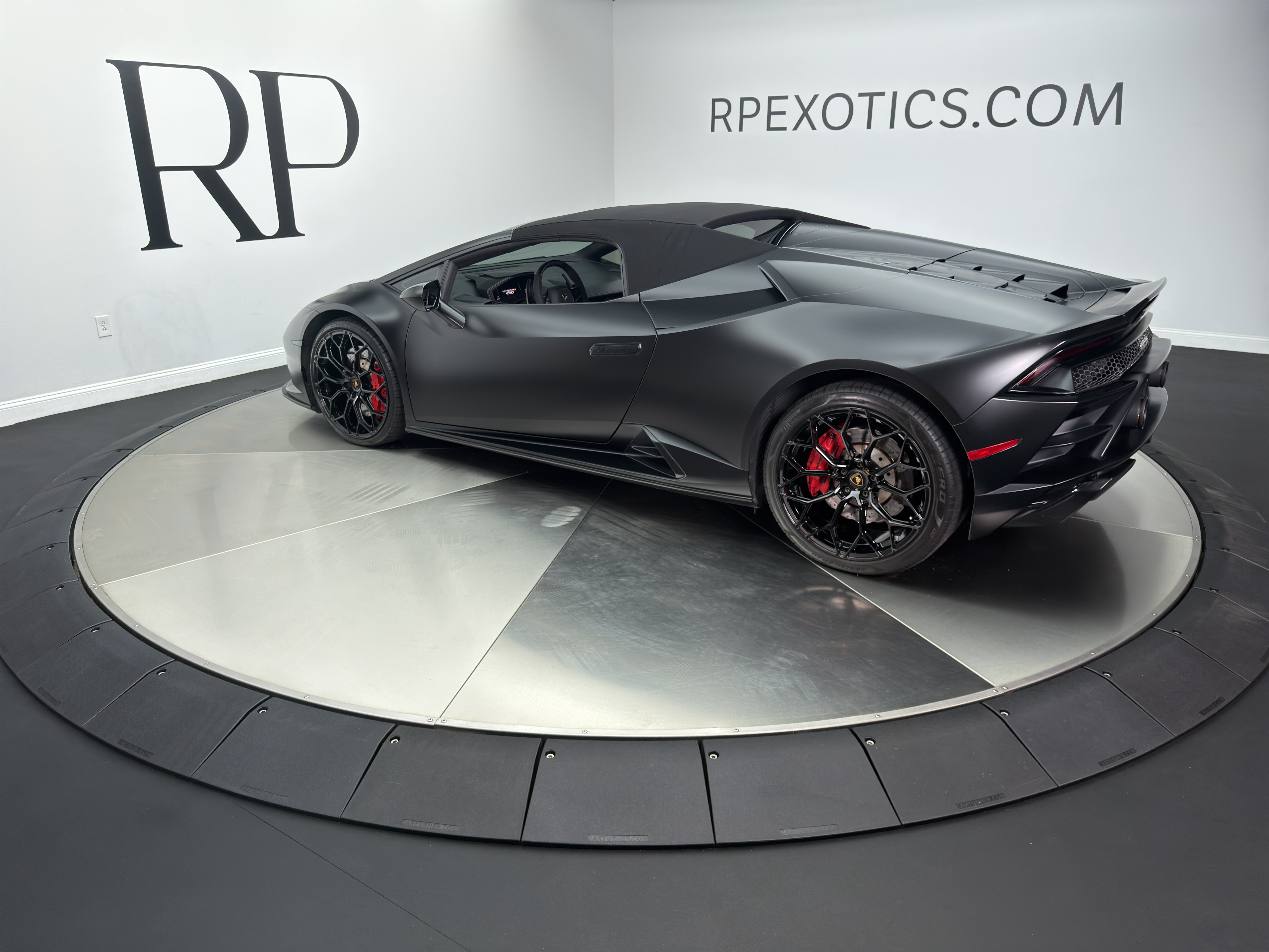 Used 2021 Lamborghini Huracan EVO RWD image 14