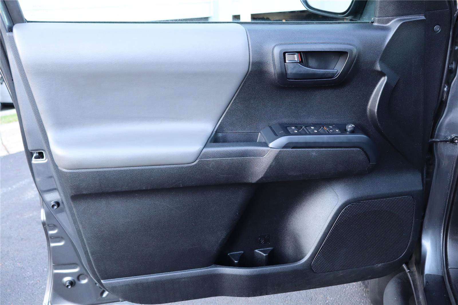 Used 2021 Toyota Tacoma SR AWD/4WD image 12