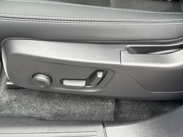 Used 2023 Volvo XC40 Recharge Ultimate image 17