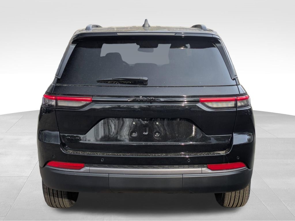 New 2026 Jeep Grand Cherokee Altitude image 4