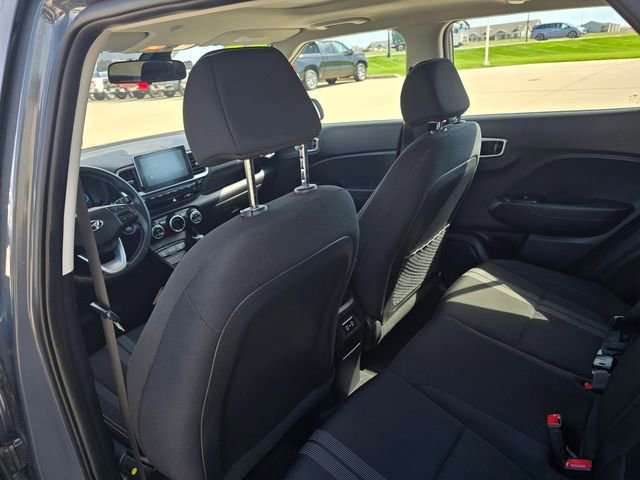 Used 2025 Hyundai Venue SEL FWD image 21