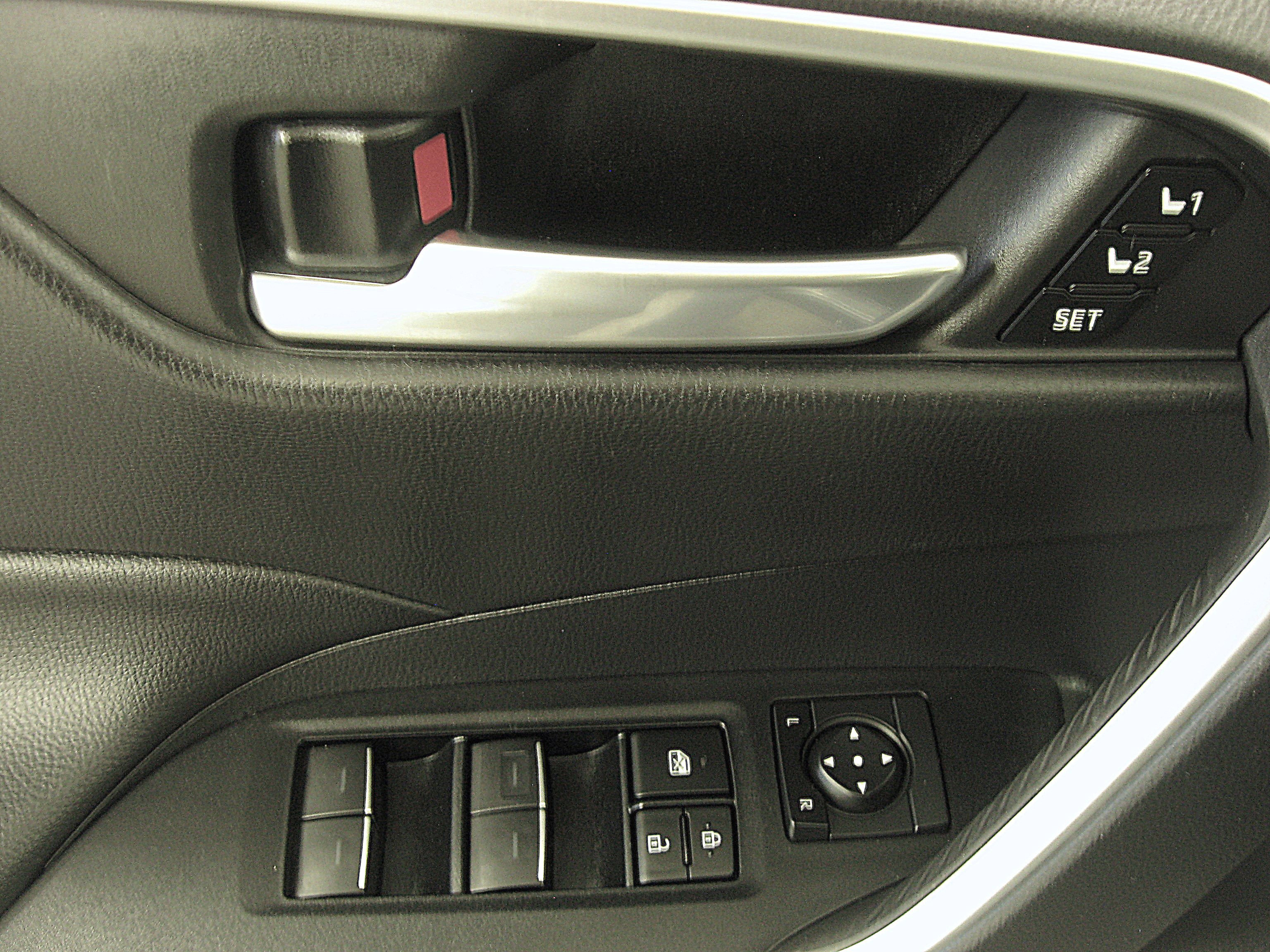 Used 2023 Toyota RAV4 XLE Premium image 12