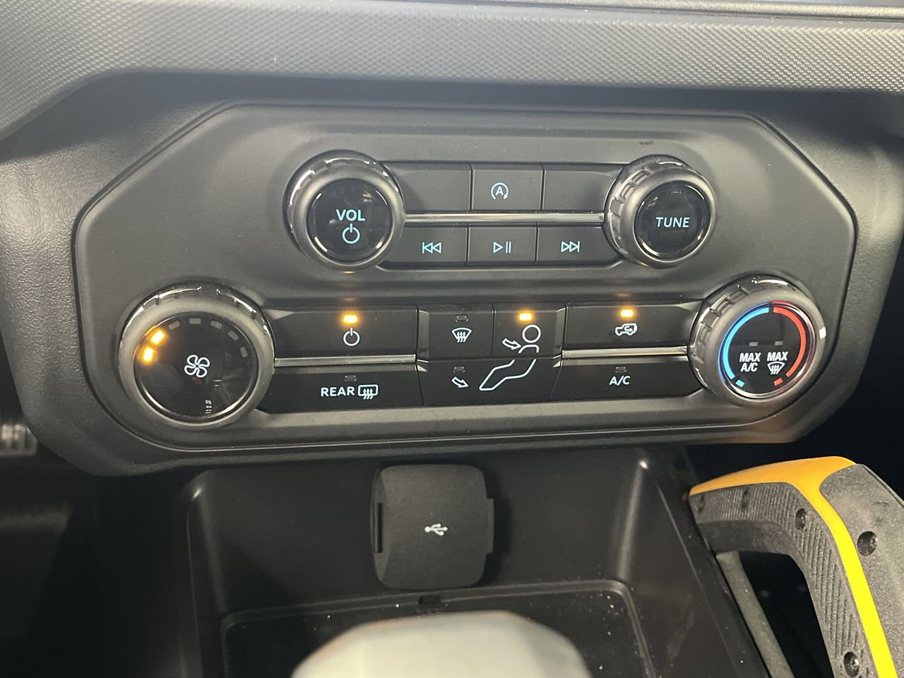 Certified 2024 Ford Bronco Badlands image 18