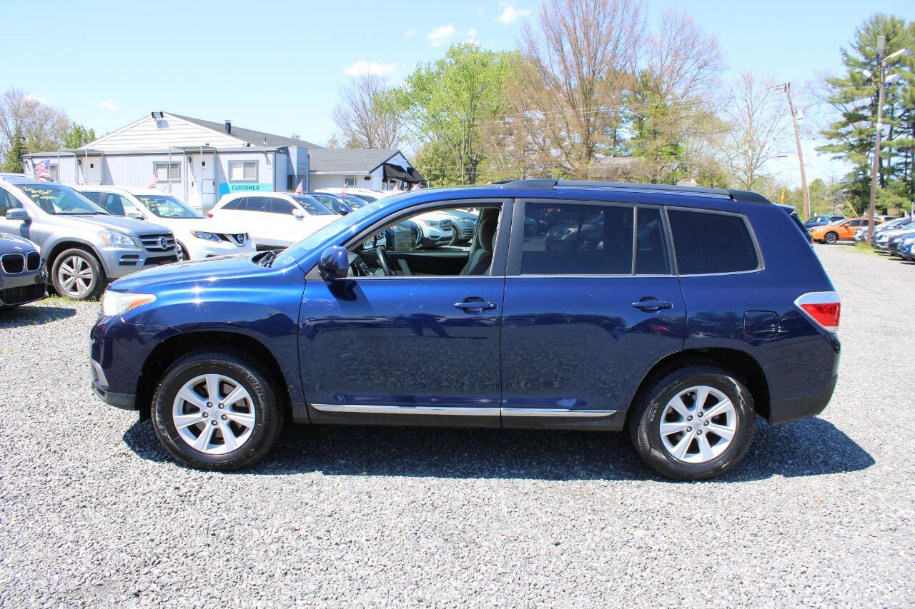 Used 2013 Toyota Highlander Plus AWD/4WD image 10