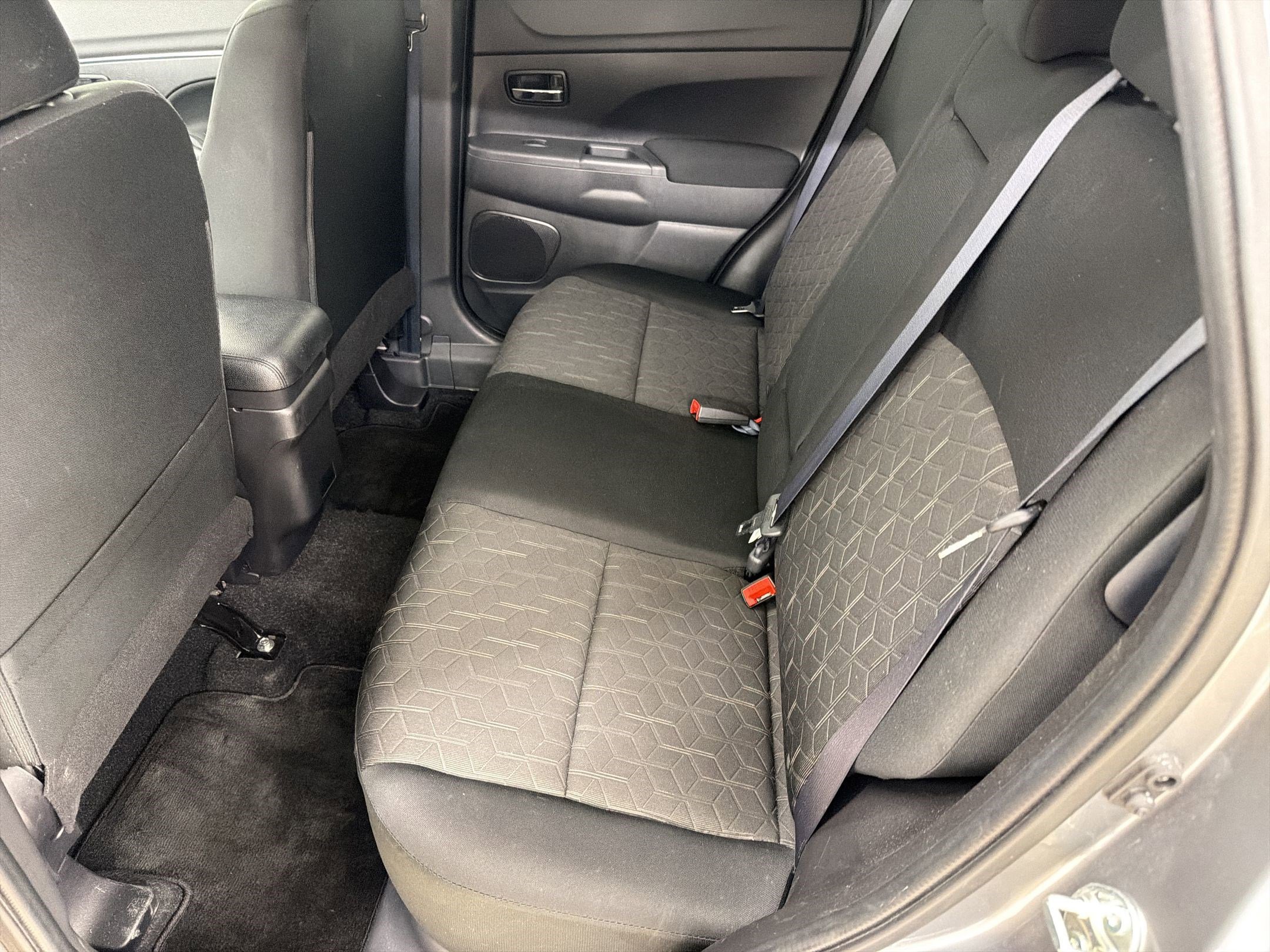 Used 2025 Mitsubishi Outlander Sport ES image 14