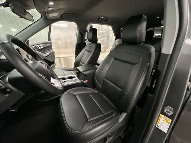 Used 2024 Ford Explorer XLT w/ Equipment Group 202A AWD/4WD image 16