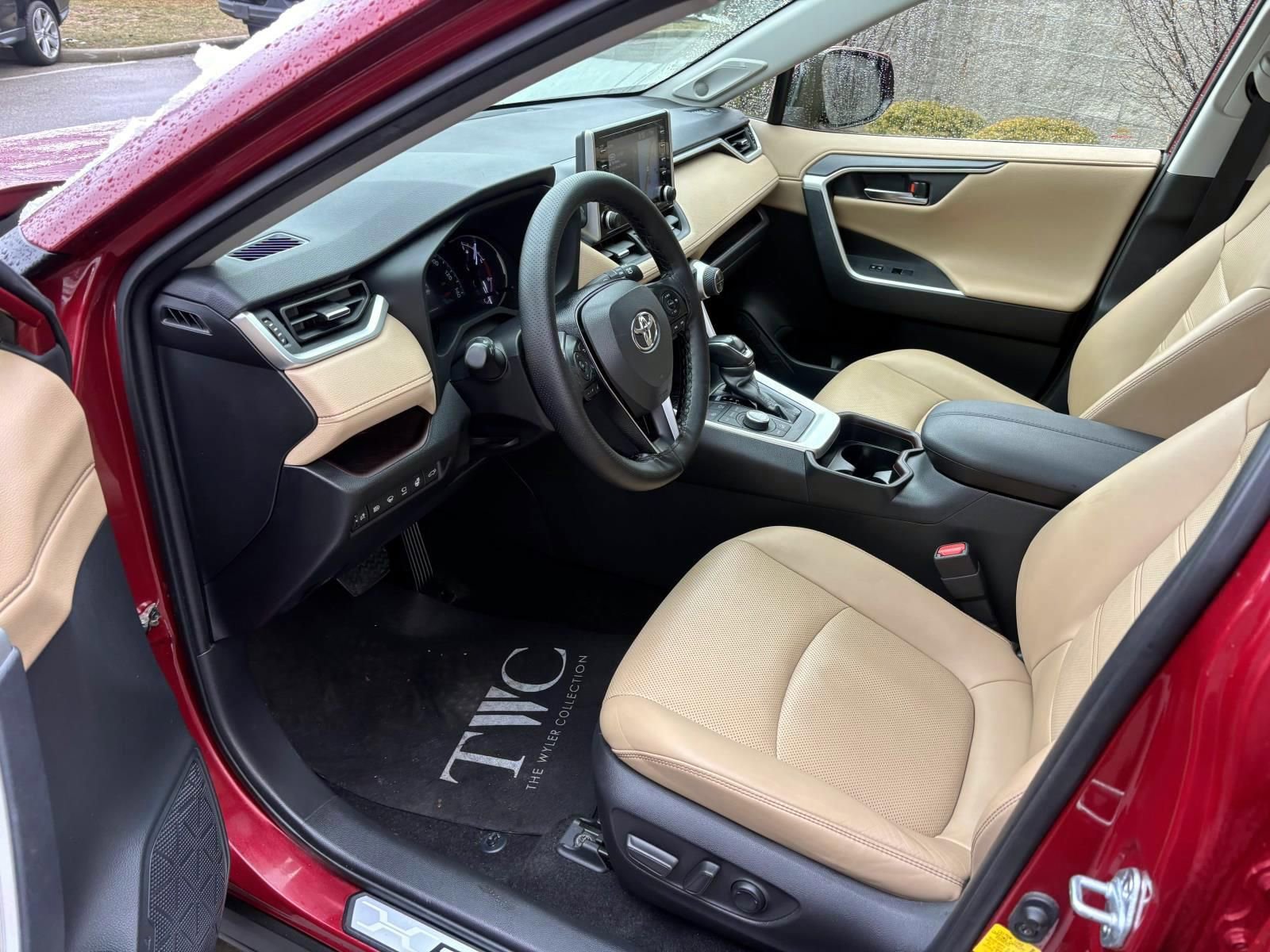 Used 2019 Toyota RAV4 Limited w/ Advanced Technology Package image 25