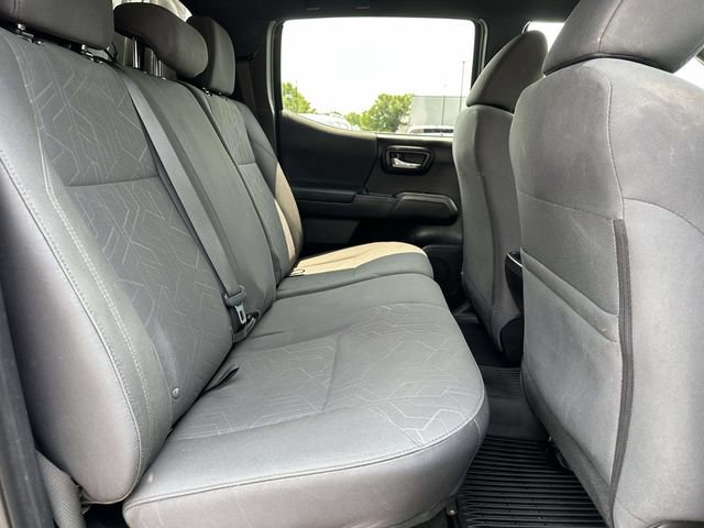 Used 2018 Toyota Tacoma TRD Sport AWD/4WD image 11