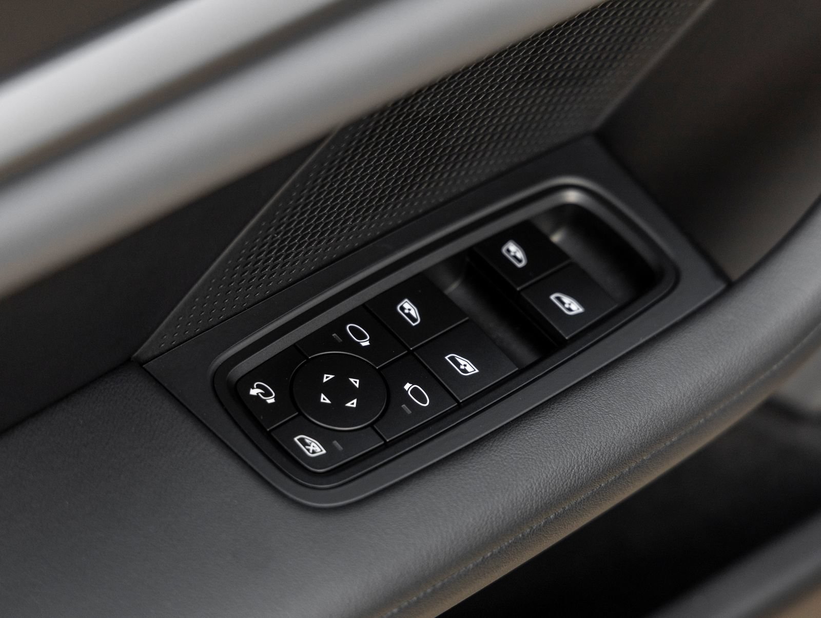 New 2026 Porsche Taycan AWD/4WD image 22