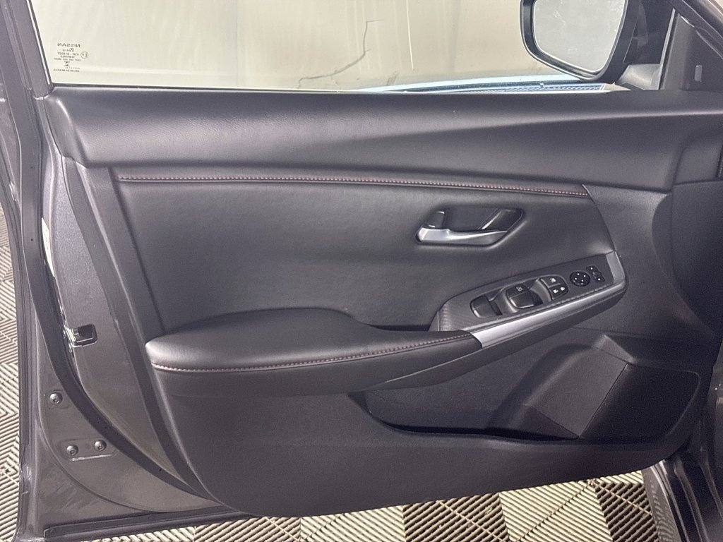 Used 2025 Nissan Sentra SR FWD image 10