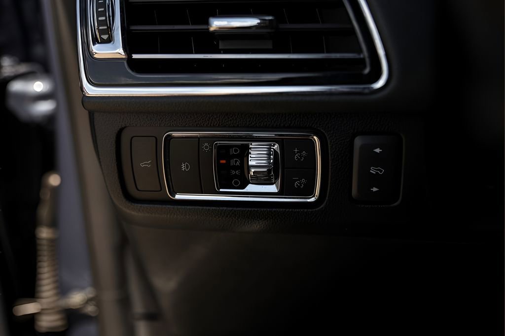 Used 2023 Lincoln Navigator L Reserve AWD/4WD image 15